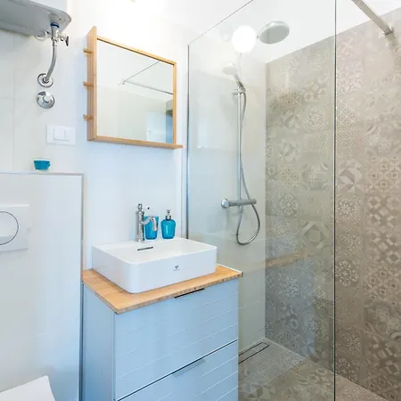 Maris-two Bedroom With Terrace And Sea View-address Plat 21 Appartamento